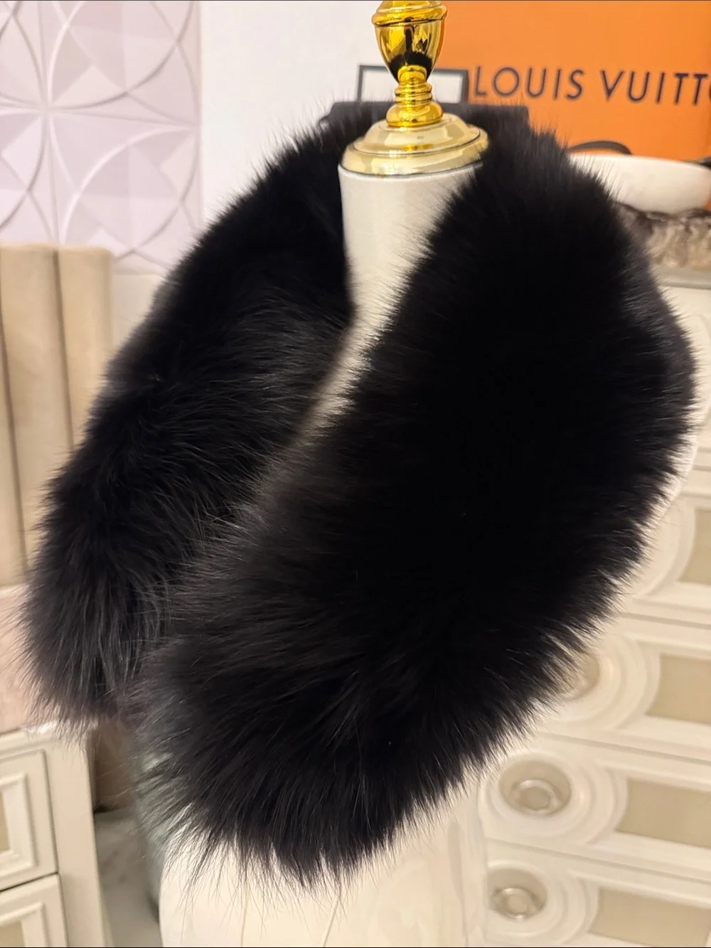 NWT SAGA FURS SUPERB QUALITY TAG